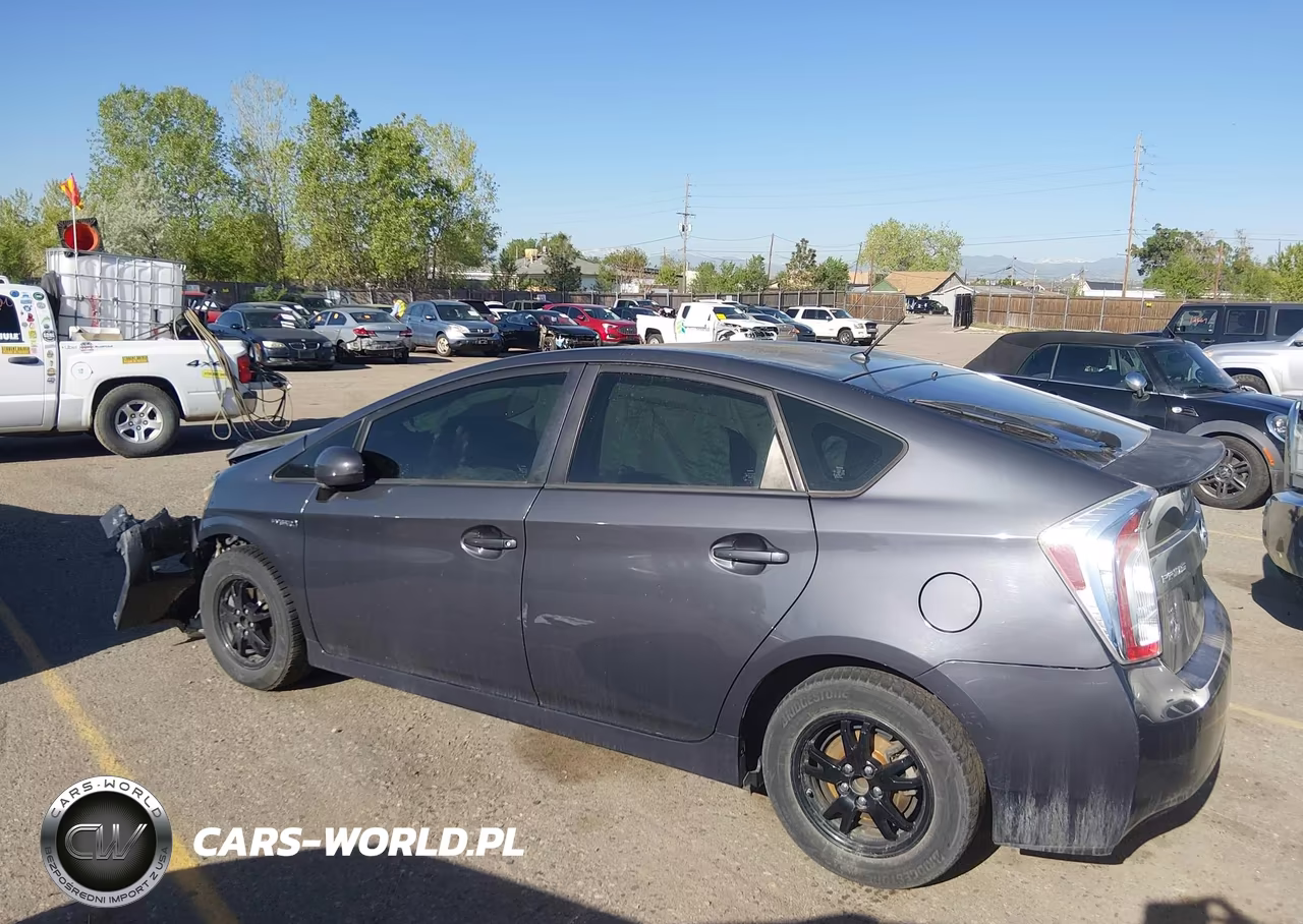 2013 Toyota Prius Two VIN:JTDKN3DU6D1692239 - 15