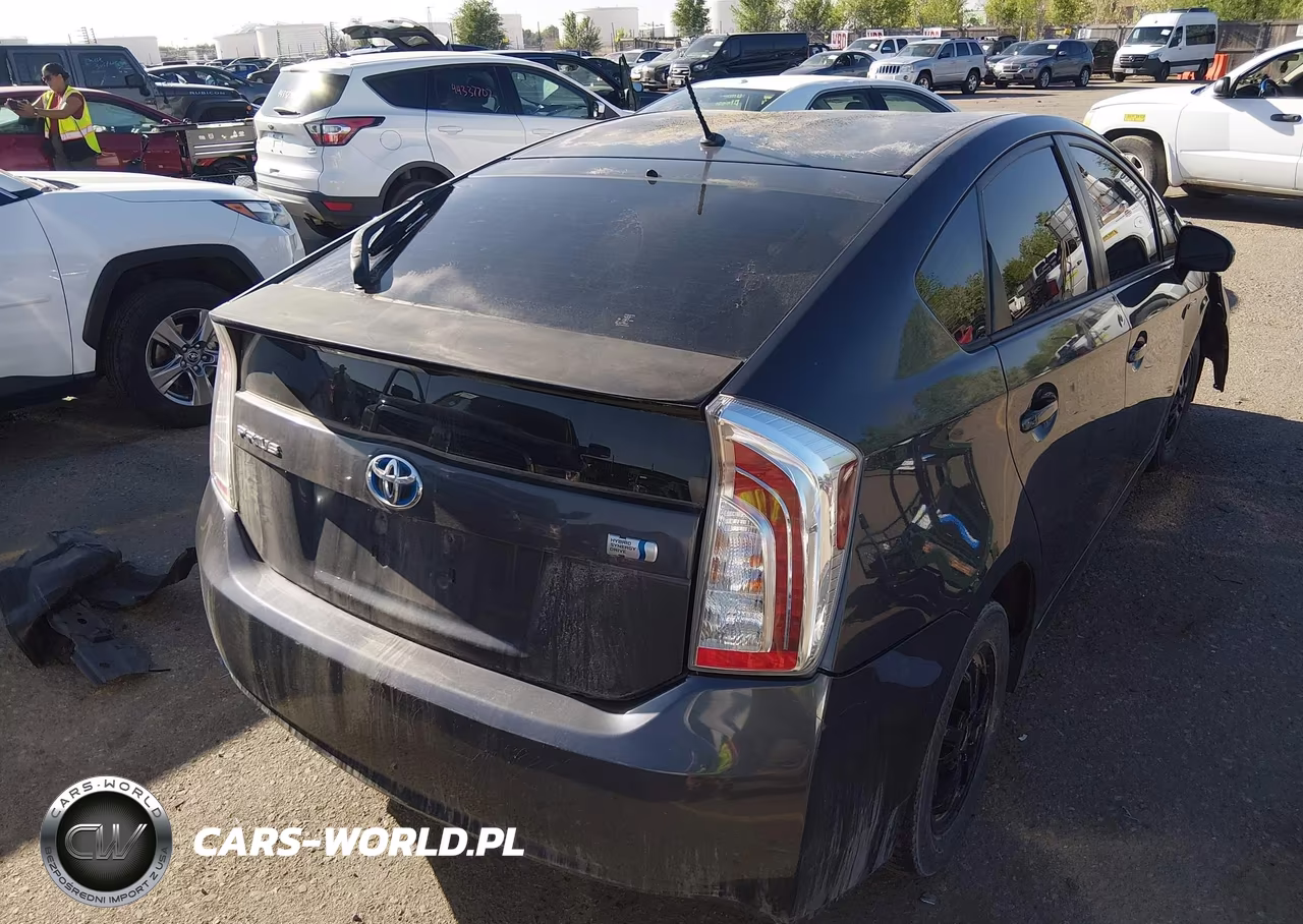 2013 Toyota Prius Two VIN:JTDKN3DU6D1692239 - 4