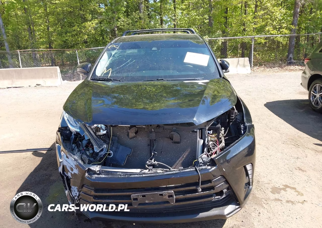 2018 Toyota Highlander Le Plus VIN:5TDBZRFH9JS911667 - 13