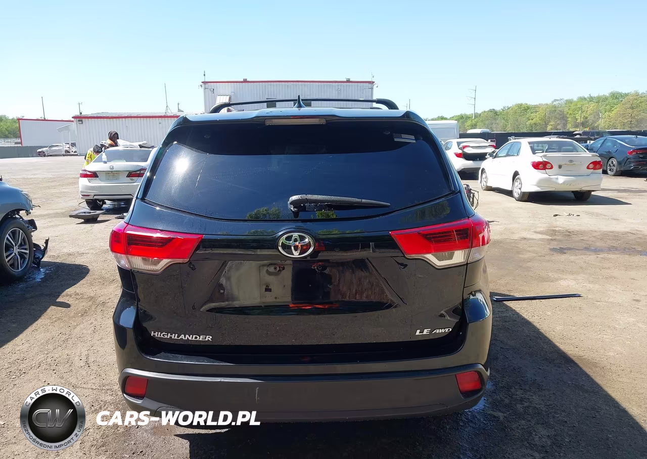 2018 Toyota Highlander Le Plus VIN:5TDBZRFH9JS911667 - 17