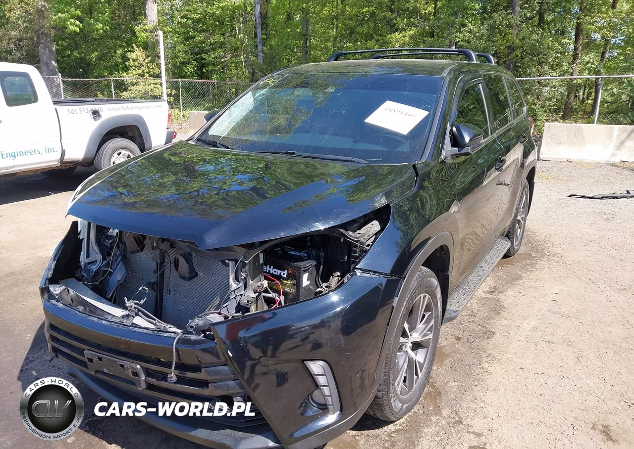 2018 Toyota Highlander Le Plus VIN:5TDBZRFH9JS911667 - 2