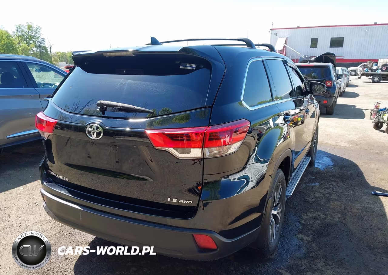 2018 Toyota Highlander Le Plus VIN:5TDBZRFH9JS911667 - 4
