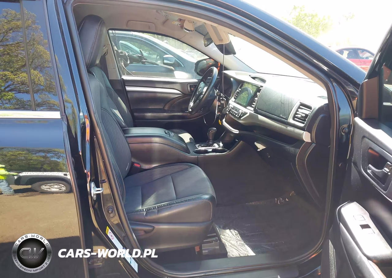 2018 Toyota Highlander Le Plus VIN:5TDBZRFH9JS911667 - 5