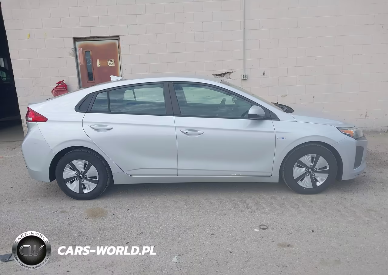 2018 Hyundai Ioniq Hybrid Blue VIN:KMHC65LC4JU075644 - 13