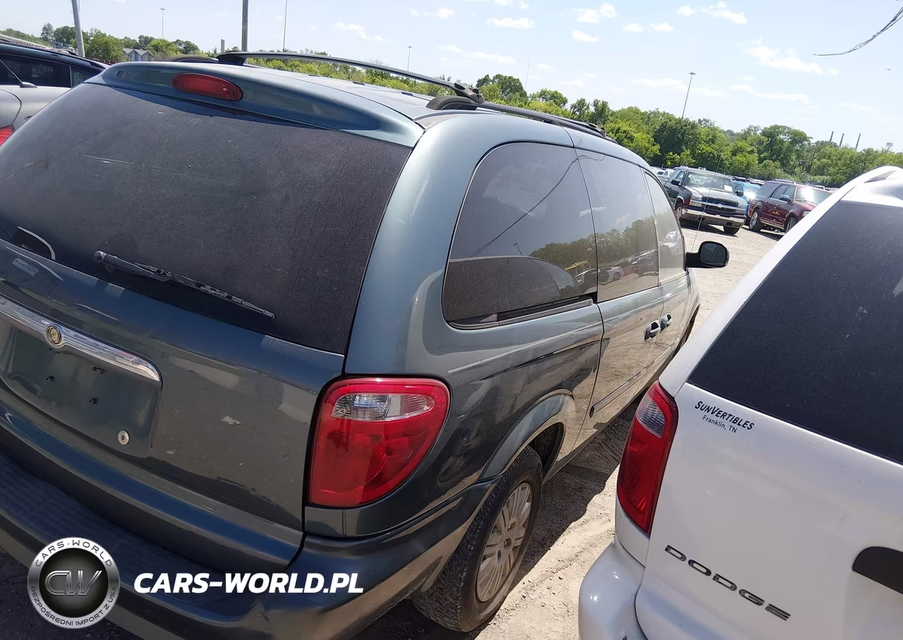 2007 Chrysler Town & Country Lx VIN:2A4GP44R57R216916 - 13