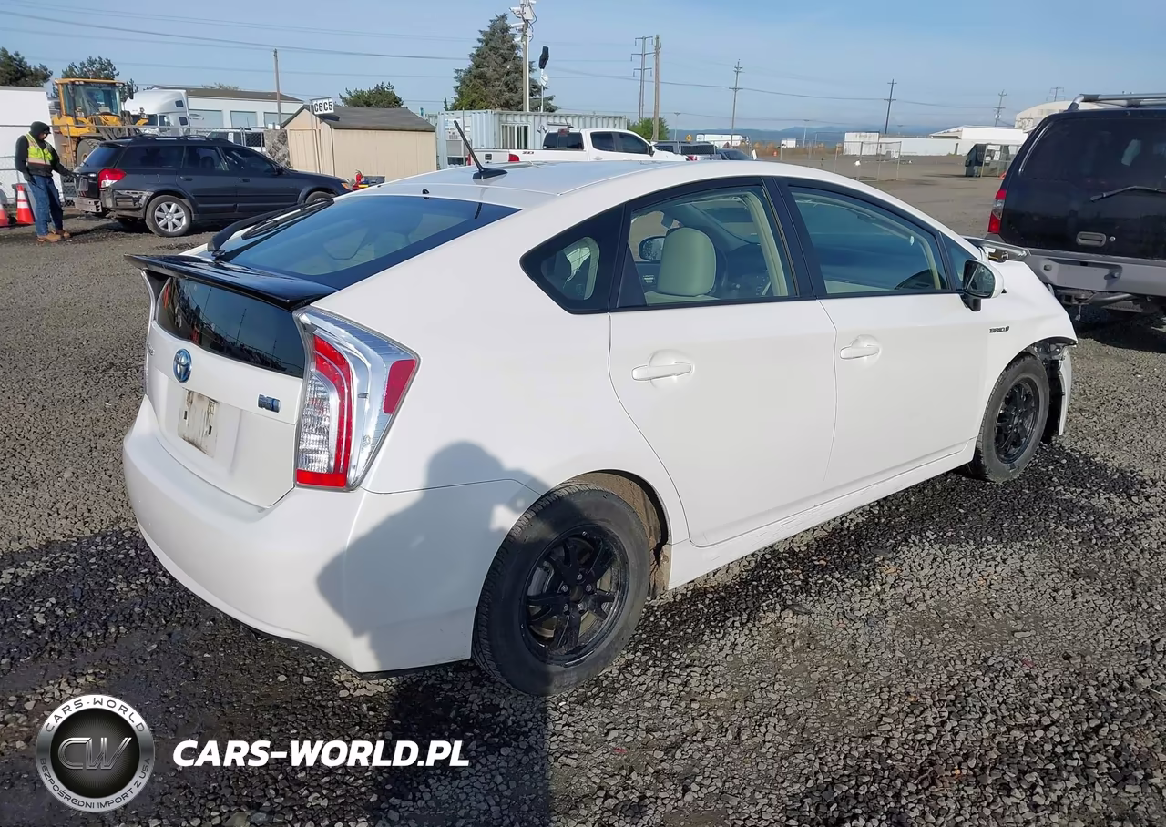 2015 Toyota Prius Four VIN:JTDKN3DU0F0438759 - 4
