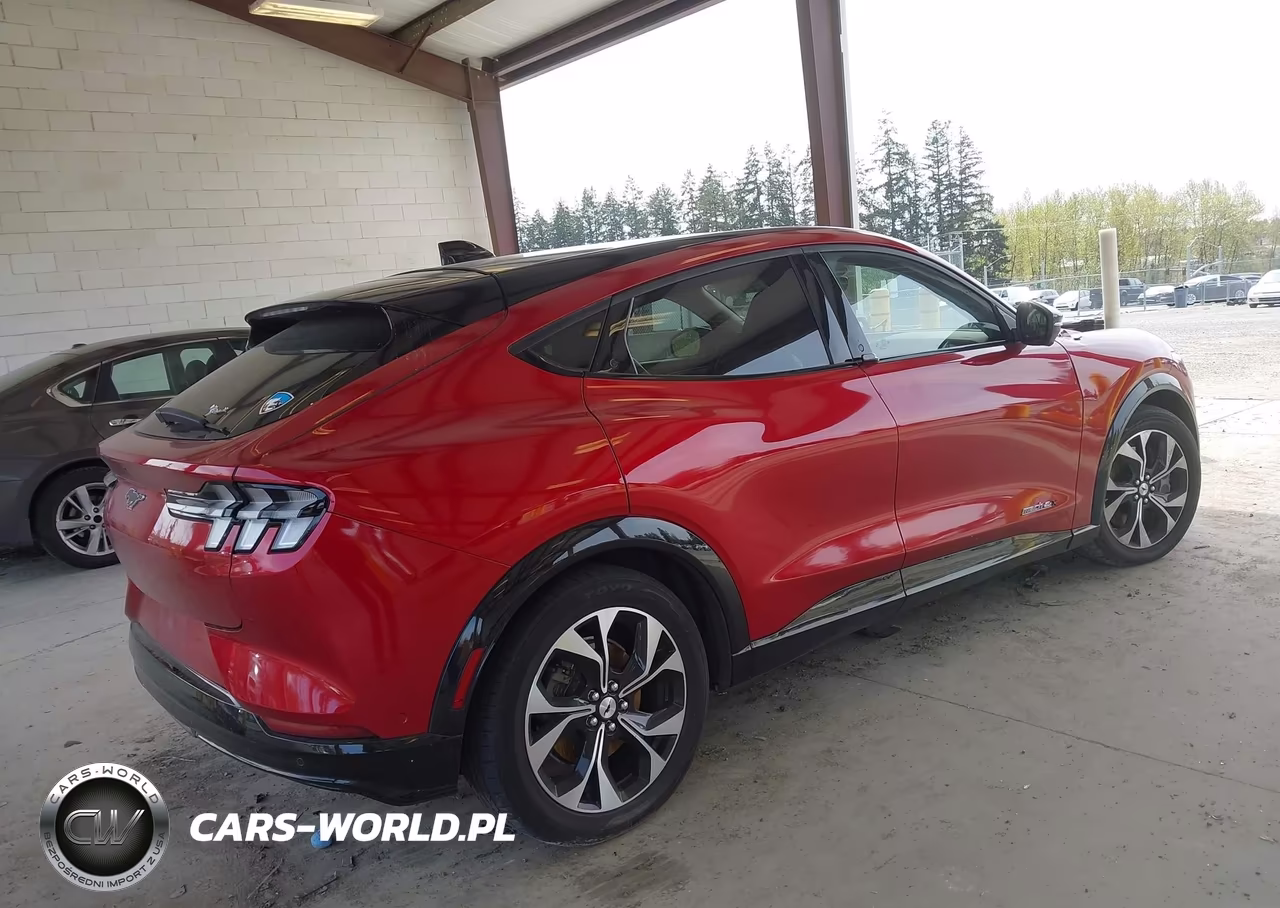 2021 Ford Mustang Mach-E Premium VIN:3FMTK3SU5MMA21059 - 4