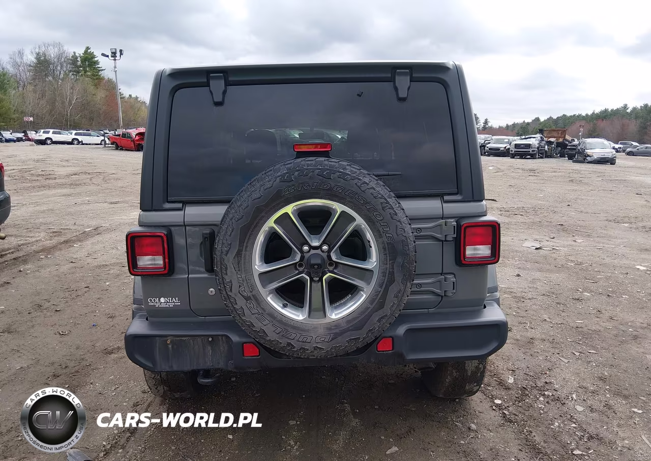 2019 Jeep Wrangler Unlimited Sahara 4X4 VIN:1C4HJXEN0KW512449 - 16