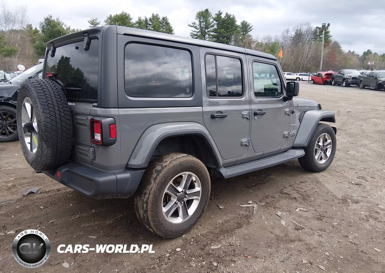 2019 Jeep Wrangler Unlimited Sahara 4X4 VIN:1C4HJXEN0KW512449 - 4