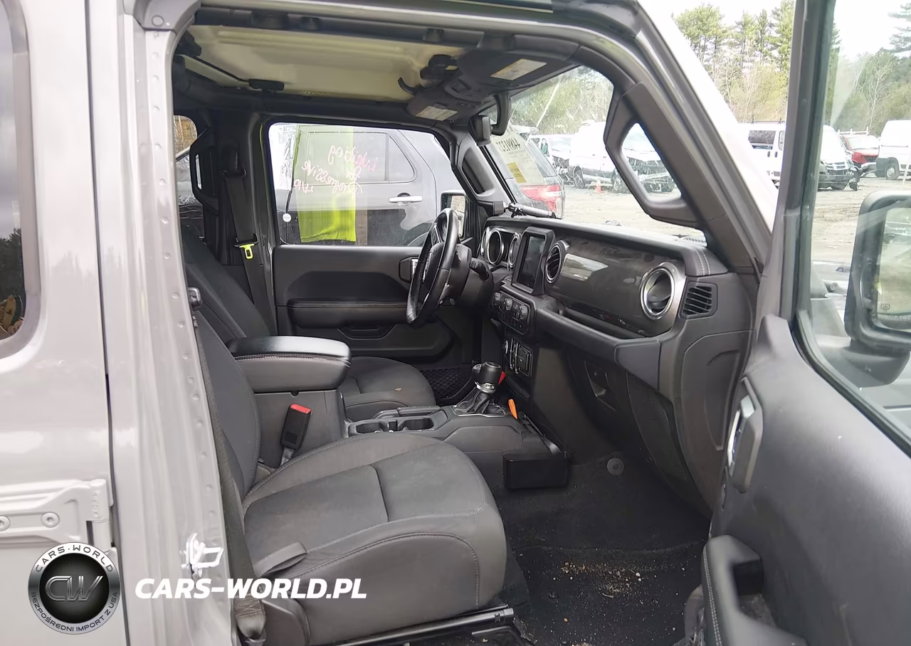 2019 Jeep Wrangler Unlimited Sahara 4X4 VIN:1C4HJXEN0KW512449 - 5