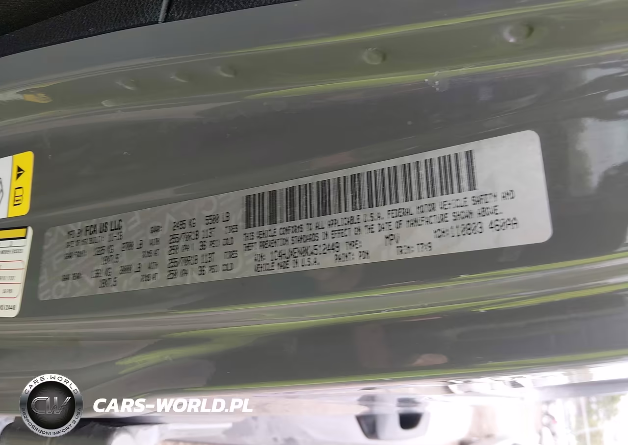 2019 Jeep Wrangler Unlimited Sahara 4X4 VIN:1C4HJXEN0KW512449 - 9
