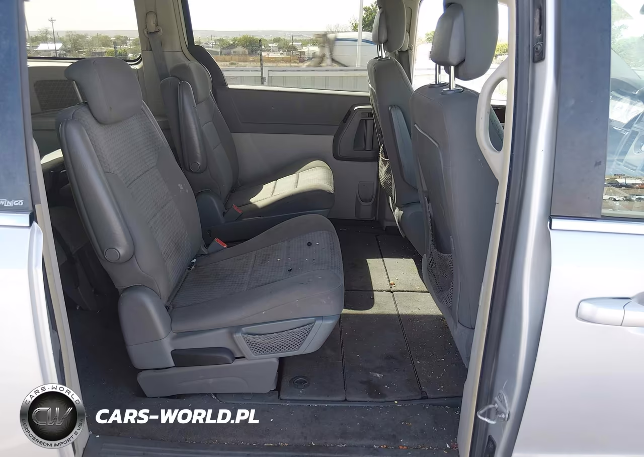 2010 Chrysler Town & Country Touring VIN:2A4RR5D10AR329277 - 8