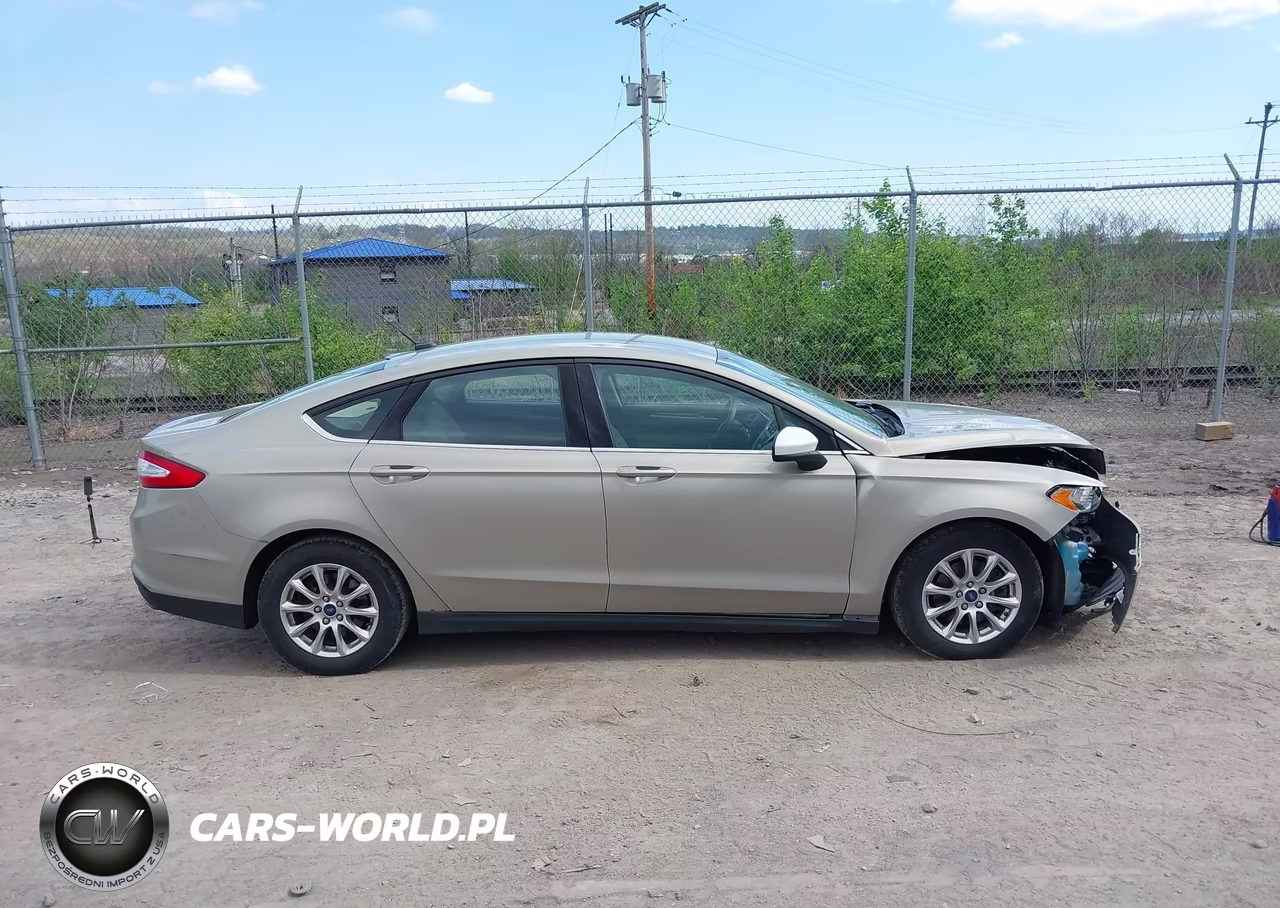 2015 Ford Fusion S VIN:3FA6P0G72FR243171 - 13