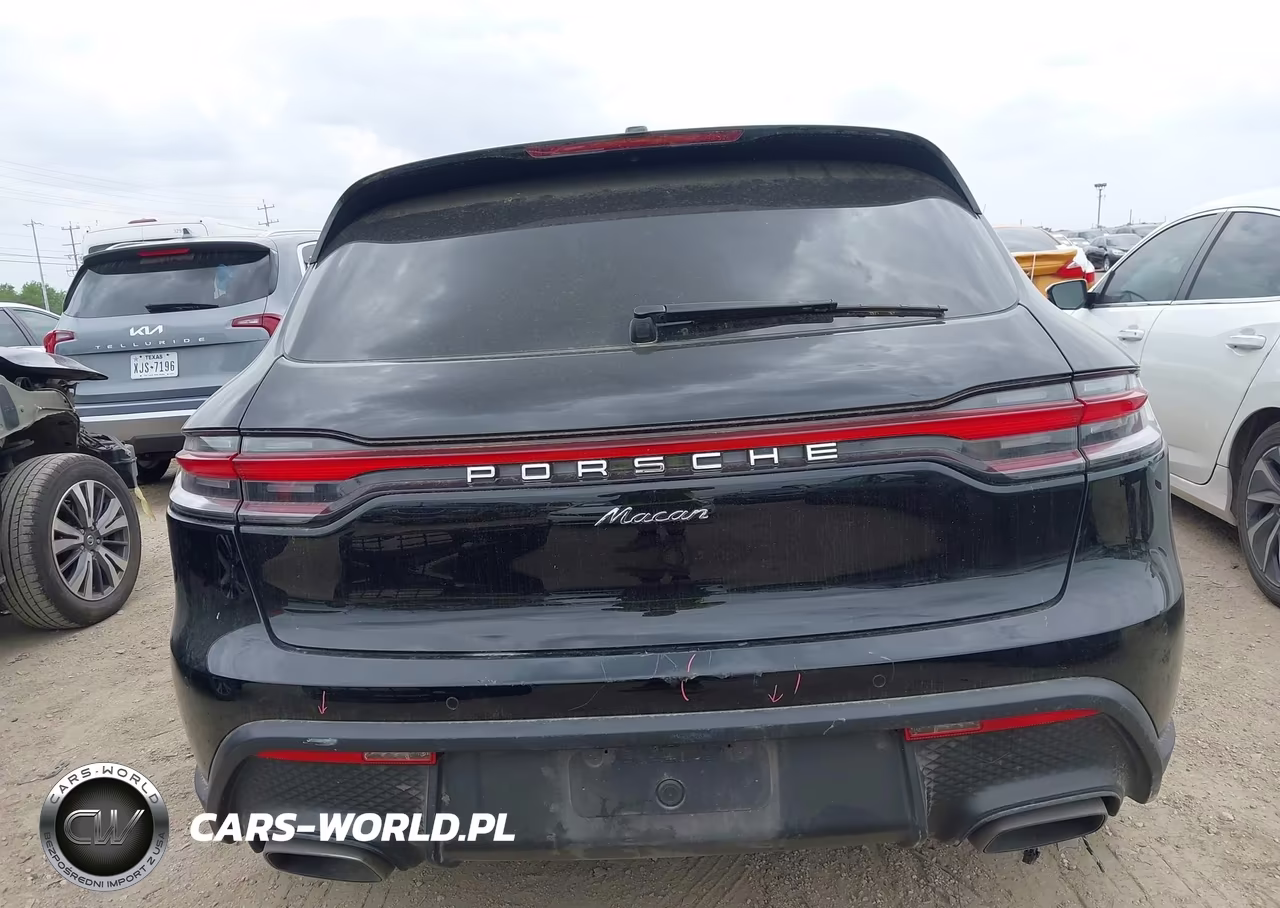 2023 Porsche Macan T VIN:WP1AA2A54PLB21399 - 17
