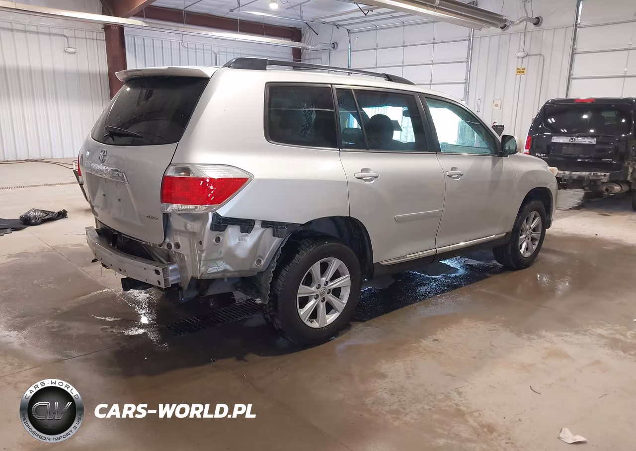 2013 Toyota Highlander Base Plus V6 VIN:5TDBK3EH0DS269184 - 4