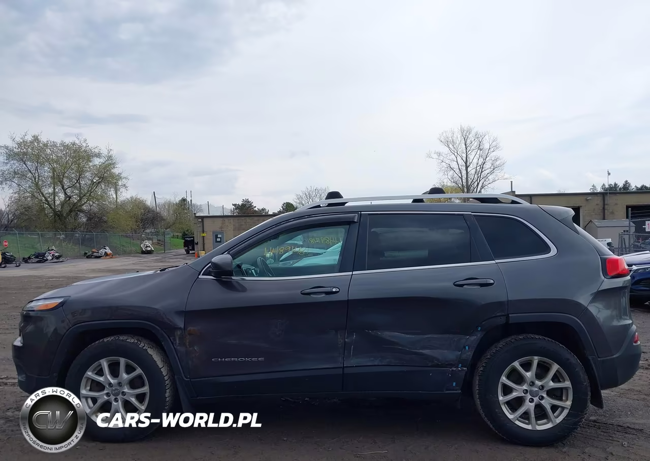 2017 Jeep Cherokee Latitude 4X4 VIN:1C4PJMCS5HW547340 - 14