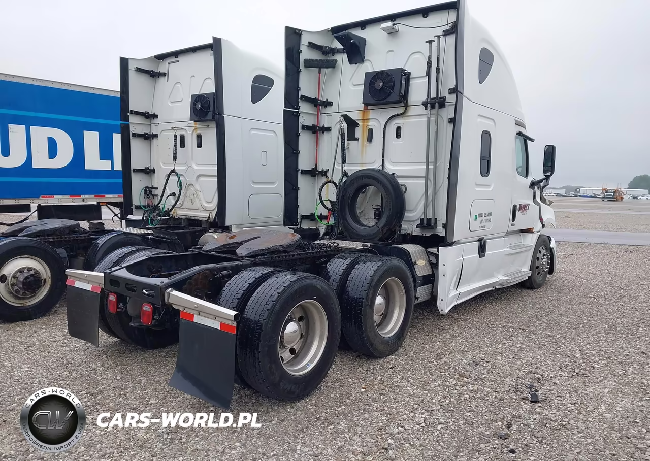 2018 Freightliner New Cascadia 126 VIN:3AKJHHDRXJSJS9493 - 4