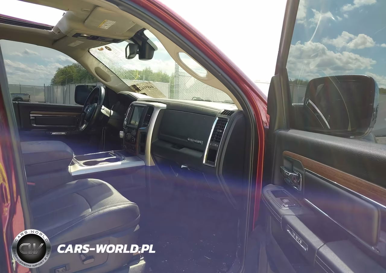 2017 Ram 1500 Laramie VIN:1C6RR7NM2HS879851 - 5