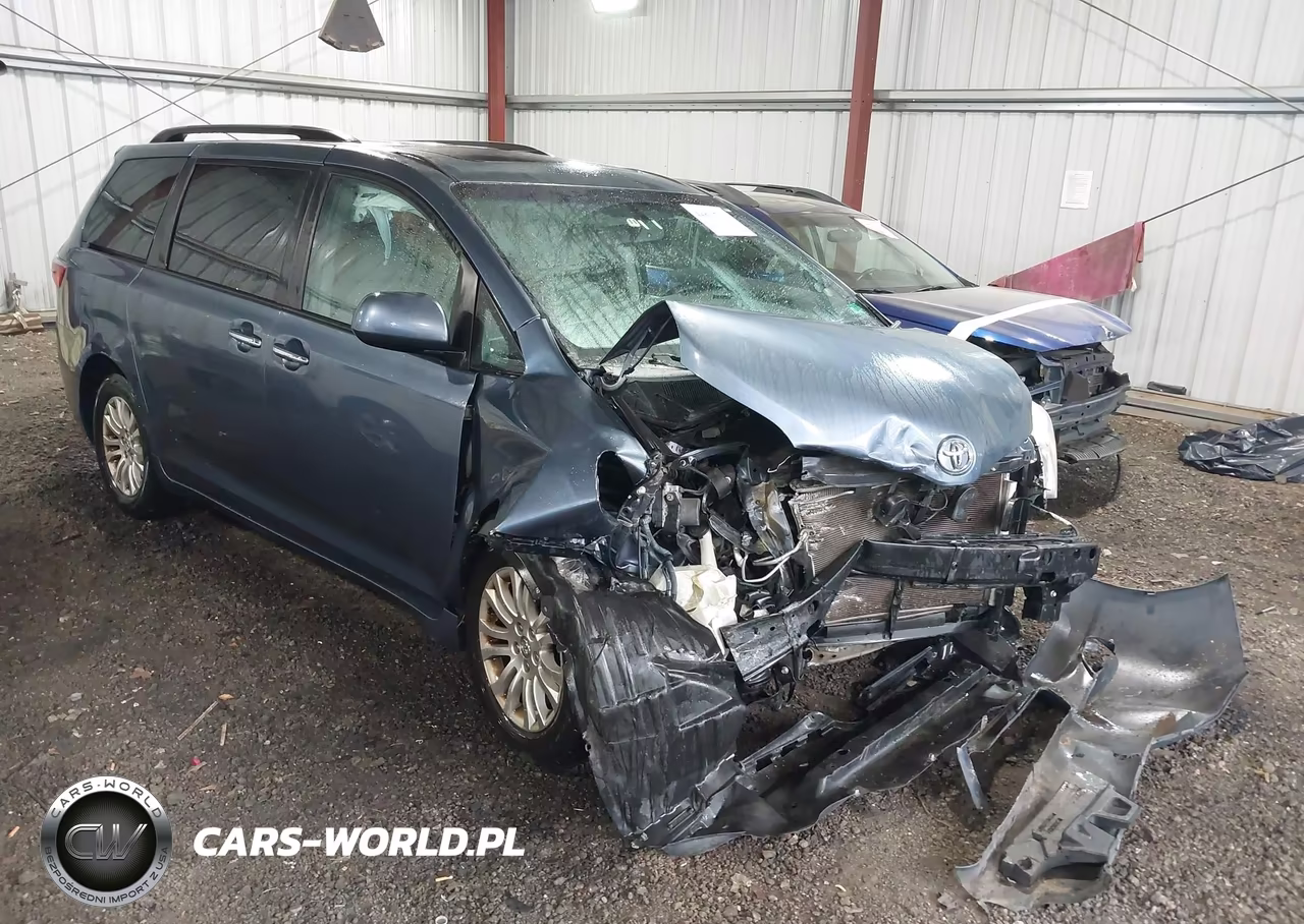 2016 Toyota Sienna Xle 8 Passenger