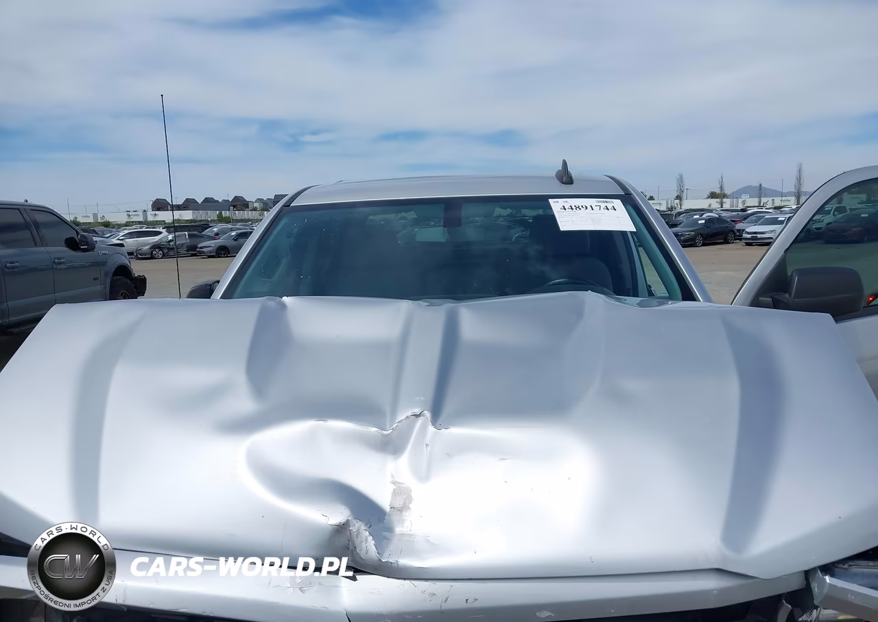 2018 Chevrolet Silverado 1500 Custom VIN:3GCPCPECXJG527333 - 10