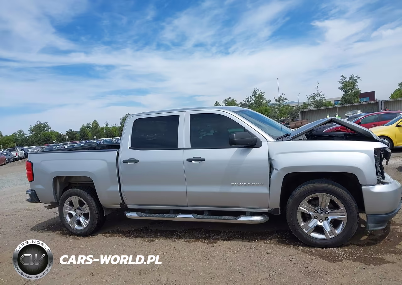 2018 Chevrolet Silverado 1500 Custom VIN:3GCPCPECXJG527333 - 14