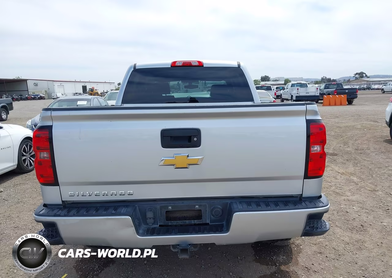 2018 Chevrolet Silverado 1500 Custom VIN:3GCPCPECXJG527333 - 17