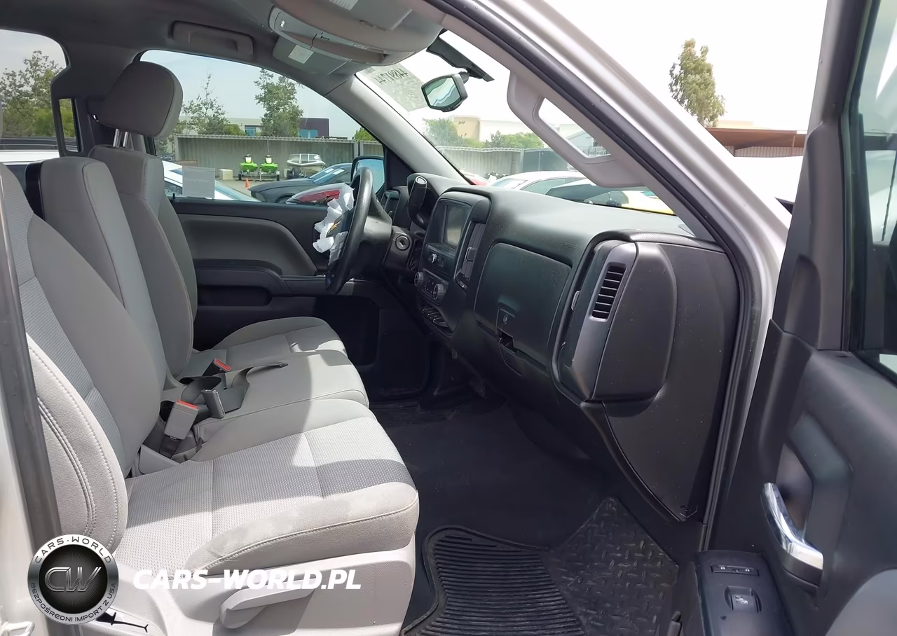 2018 Chevrolet Silverado 1500 Custom VIN:3GCPCPECXJG527333 - 5