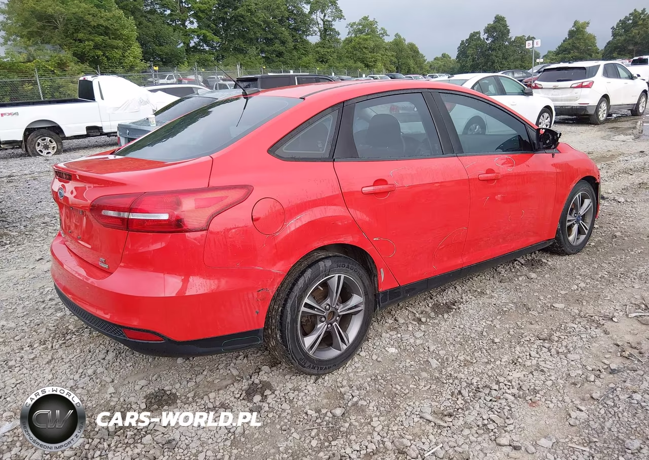 2017 Ford Focus Se VIN:1FADP3FE2HL276097 - 4