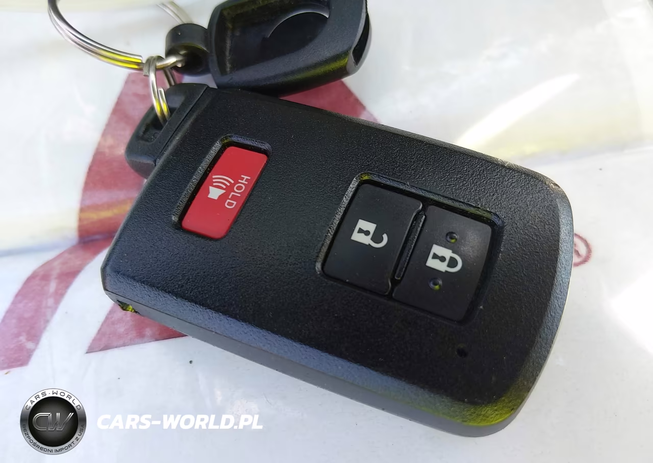 2012 Toyota Prius C Three VIN:JTDKDTB36C1515170 - 11