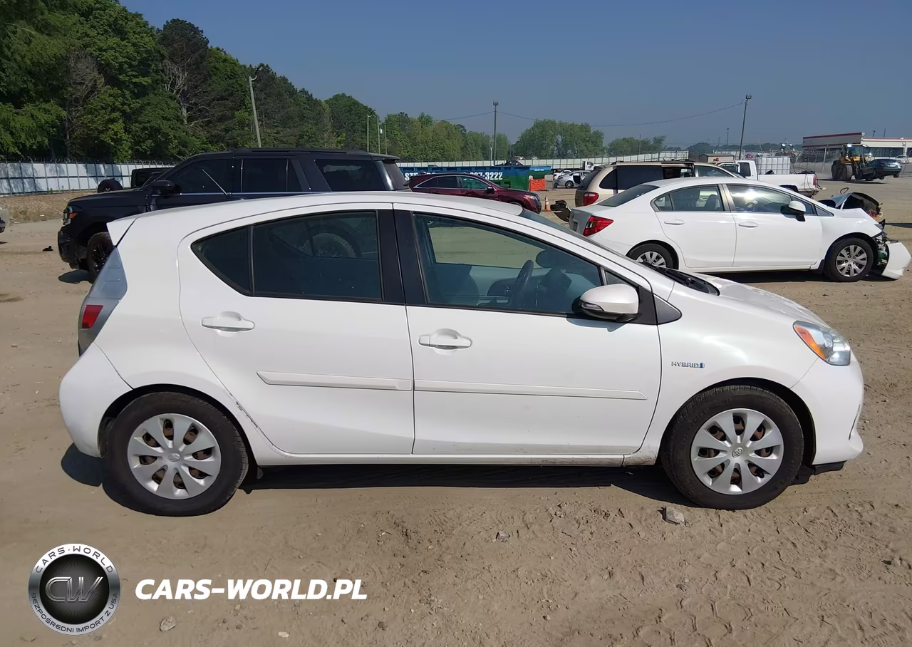2012 Toyota Prius C Three VIN:JTDKDTB36C1515170 - 13