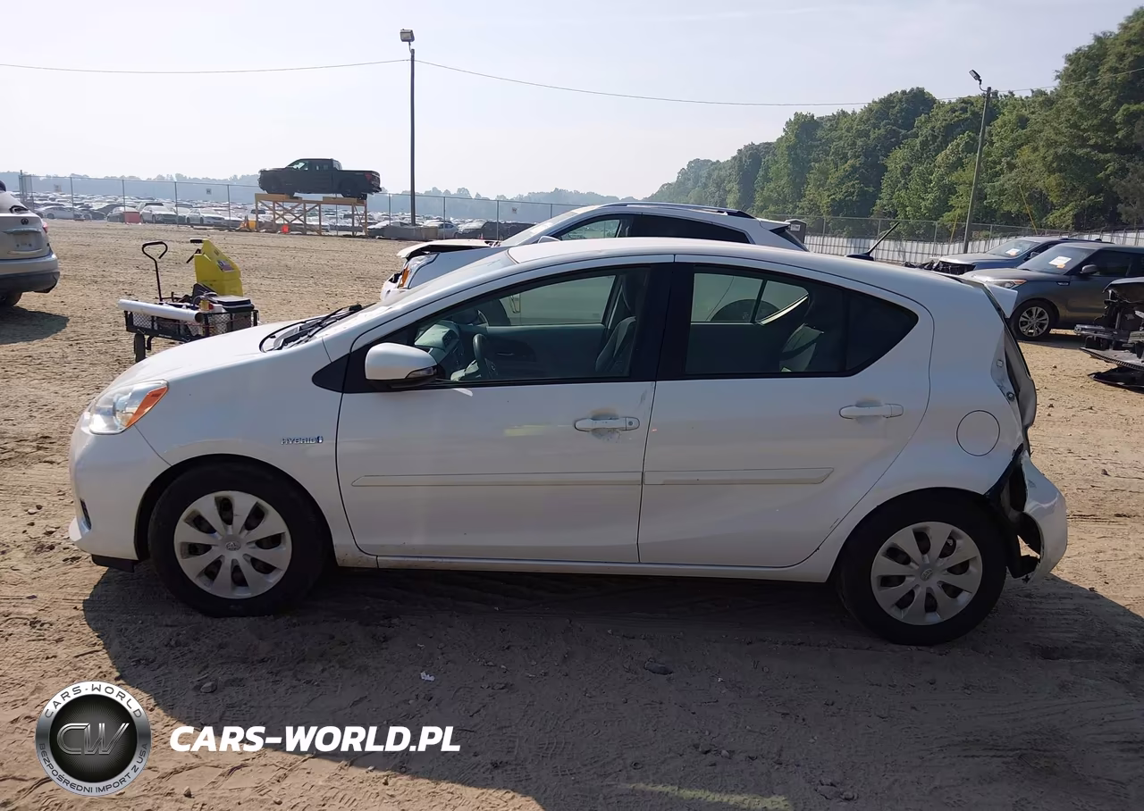 2012 Toyota Prius C Three VIN:JTDKDTB36C1515170 - 14