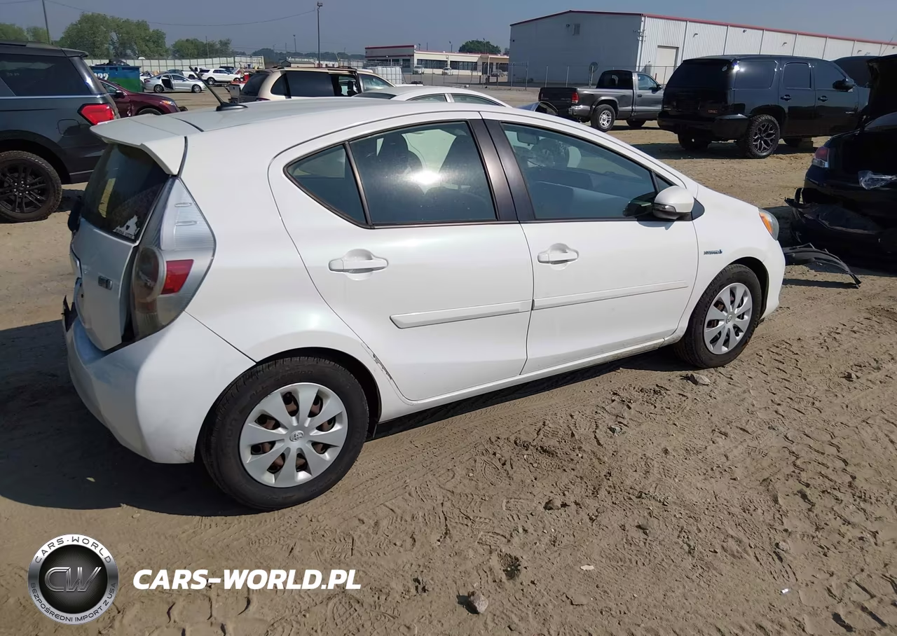 2012 Toyota Prius C Three VIN:JTDKDTB36C1515170 - 4