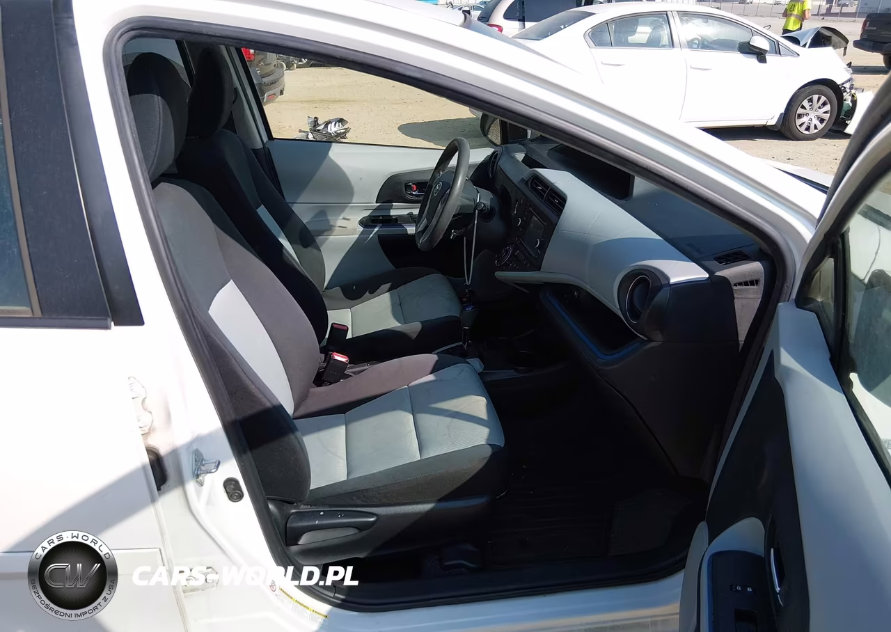 2012 Toyota Prius C Three VIN:JTDKDTB36C1515170 - 5