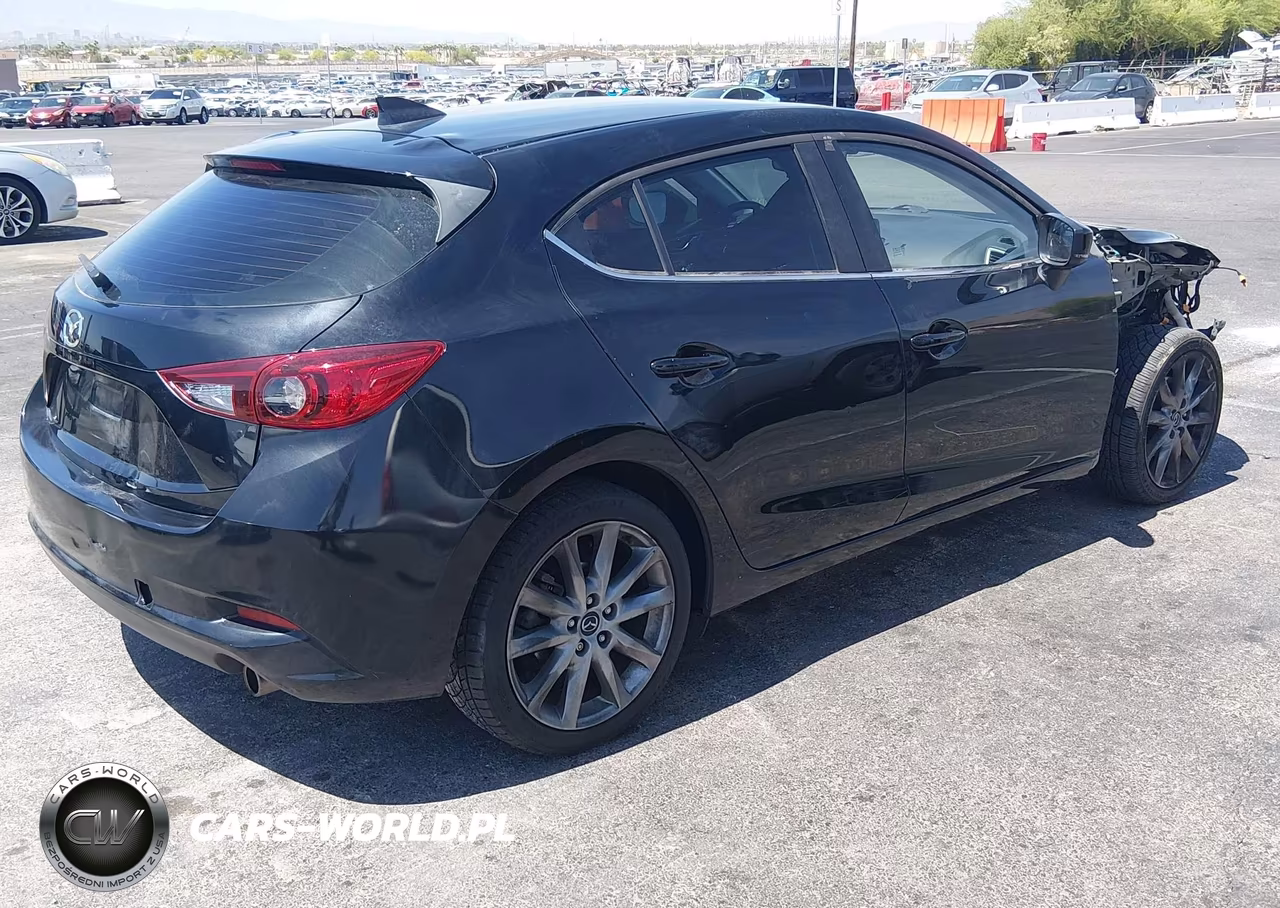 2018 Mazda Mazda3 Touring VIN:3MZBN1L32JM264919 - 4