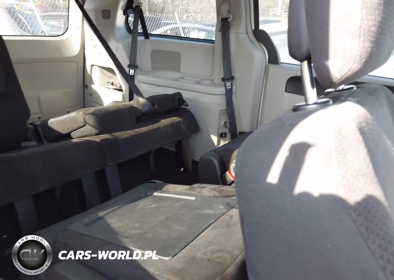 2011 Chrysler Town & Country Touring VIN:2A4RR5DG0BR704297 - 8