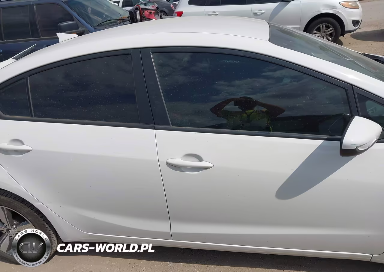 2018 Kia Forte S VIN:3KPFL4A70JE261285 - 14