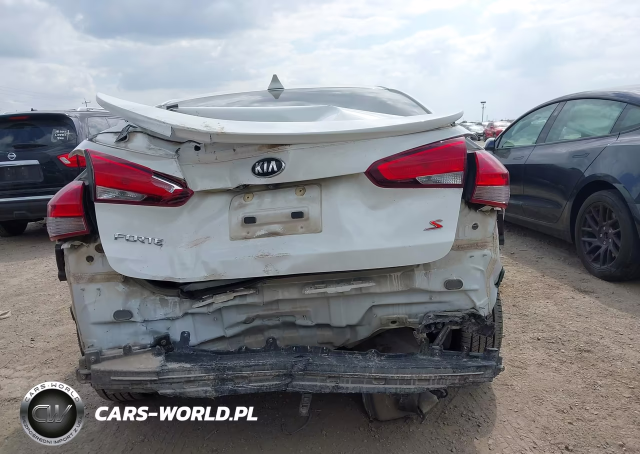 2018 Kia Forte S VIN:3KPFL4A70JE261285 - 17