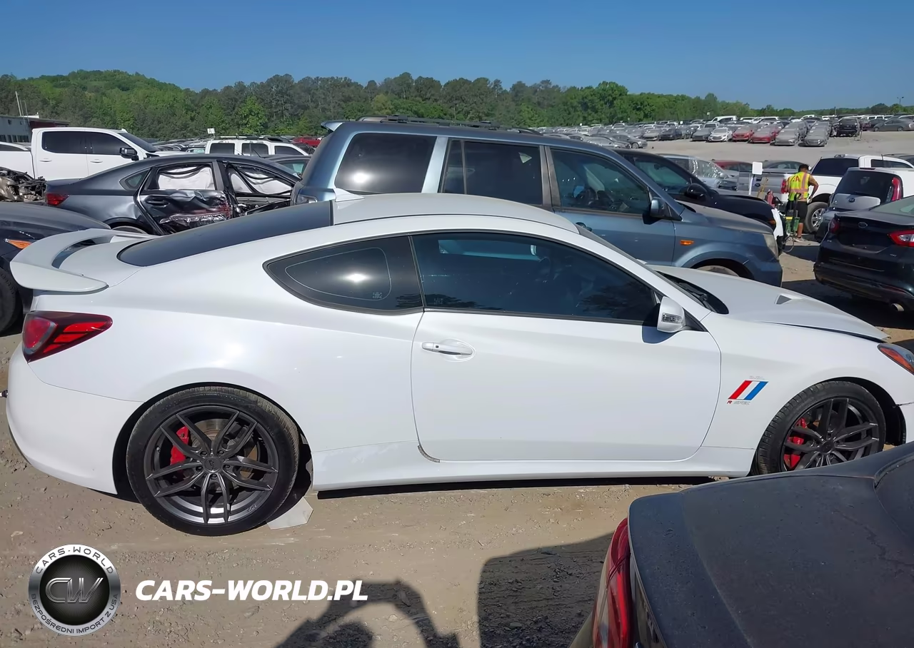 2015 Hyundai Genesis 3.8 R-Spec VIN:KMHHU6KJXFU124774 - 13