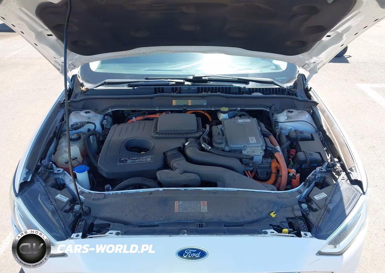 2018 Ford Fusion Energi Titanium VIN:3FA6P0SU7JR273935 - 10