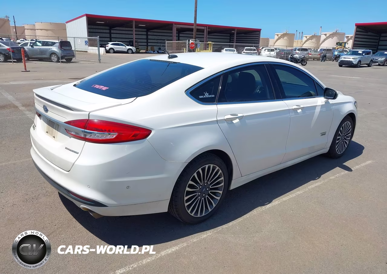 2018 Ford Fusion Energi Titanium VIN:3FA6P0SU7JR273935 - 4