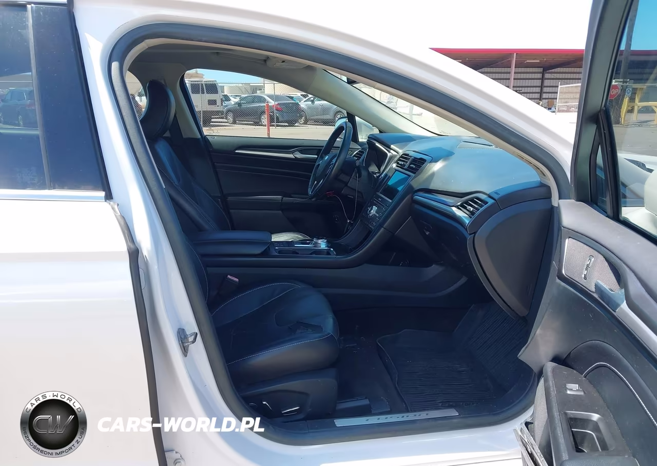 2018 Ford Fusion Energi Titanium VIN:3FA6P0SU7JR273935 - 5