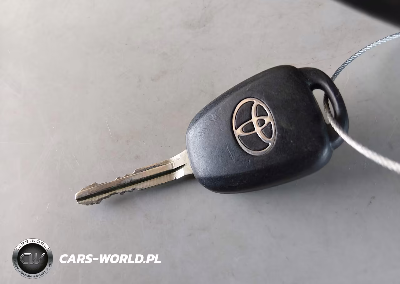 2017 Toyota Prius C Two VIN:JTDKDTB34H1593423 - 11