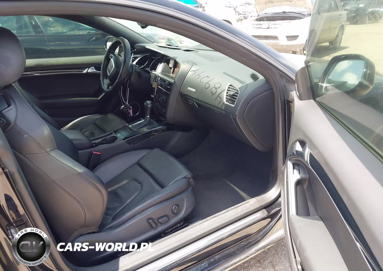 2011 Audi A5 2.0T Premium VIN:WAULFAFR1BA056109 - 5