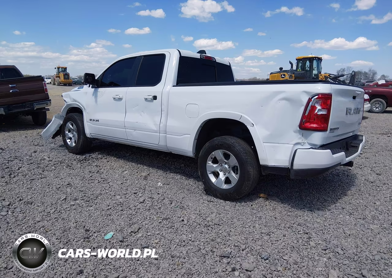 2025 Ram 1500 VIN:1C6RRFBG2SN646258 - 3