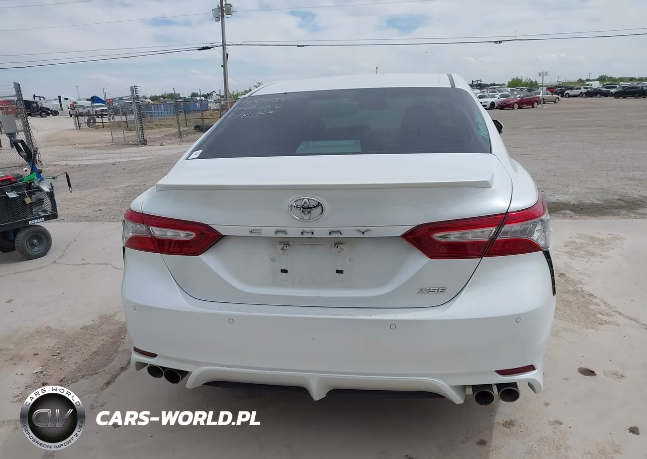 2018 Toyota Camry Xse VIN:4T1B61HK0JU069232 - 17