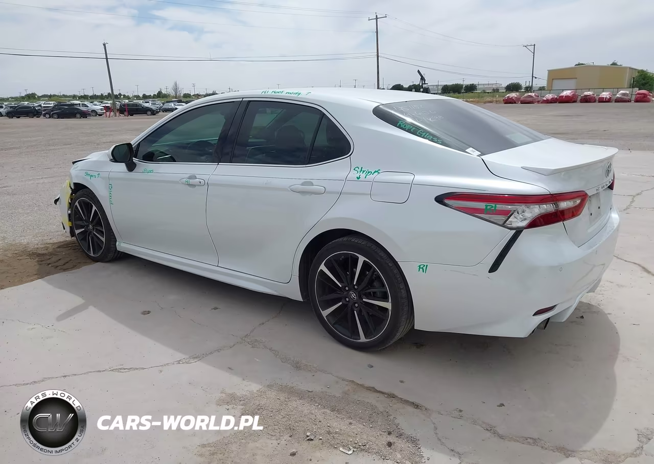 2018 Toyota Camry Xse VIN:4T1B61HK0JU069232 - 3