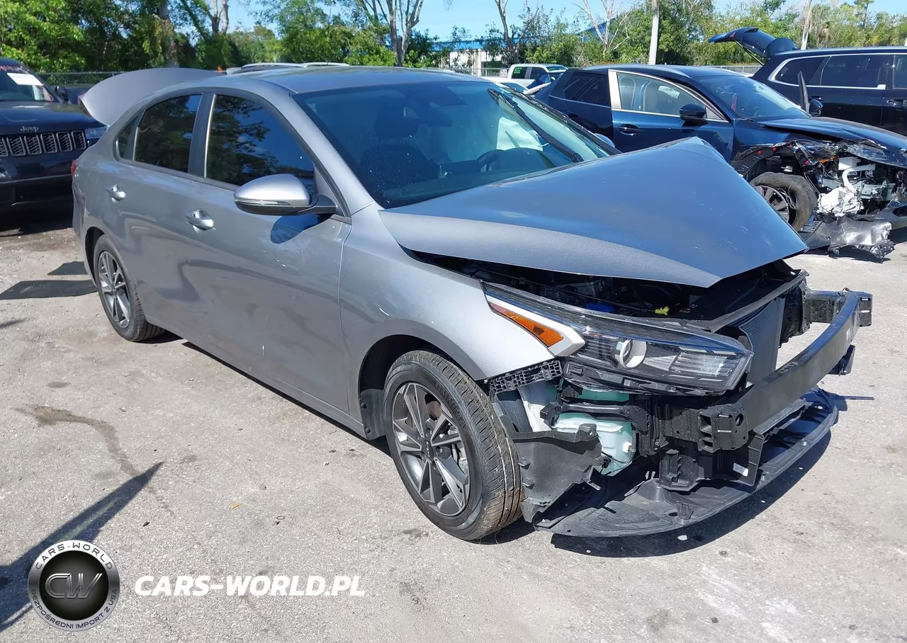 2024 Kia Forte Lxs – zdjęcie 1 z 16