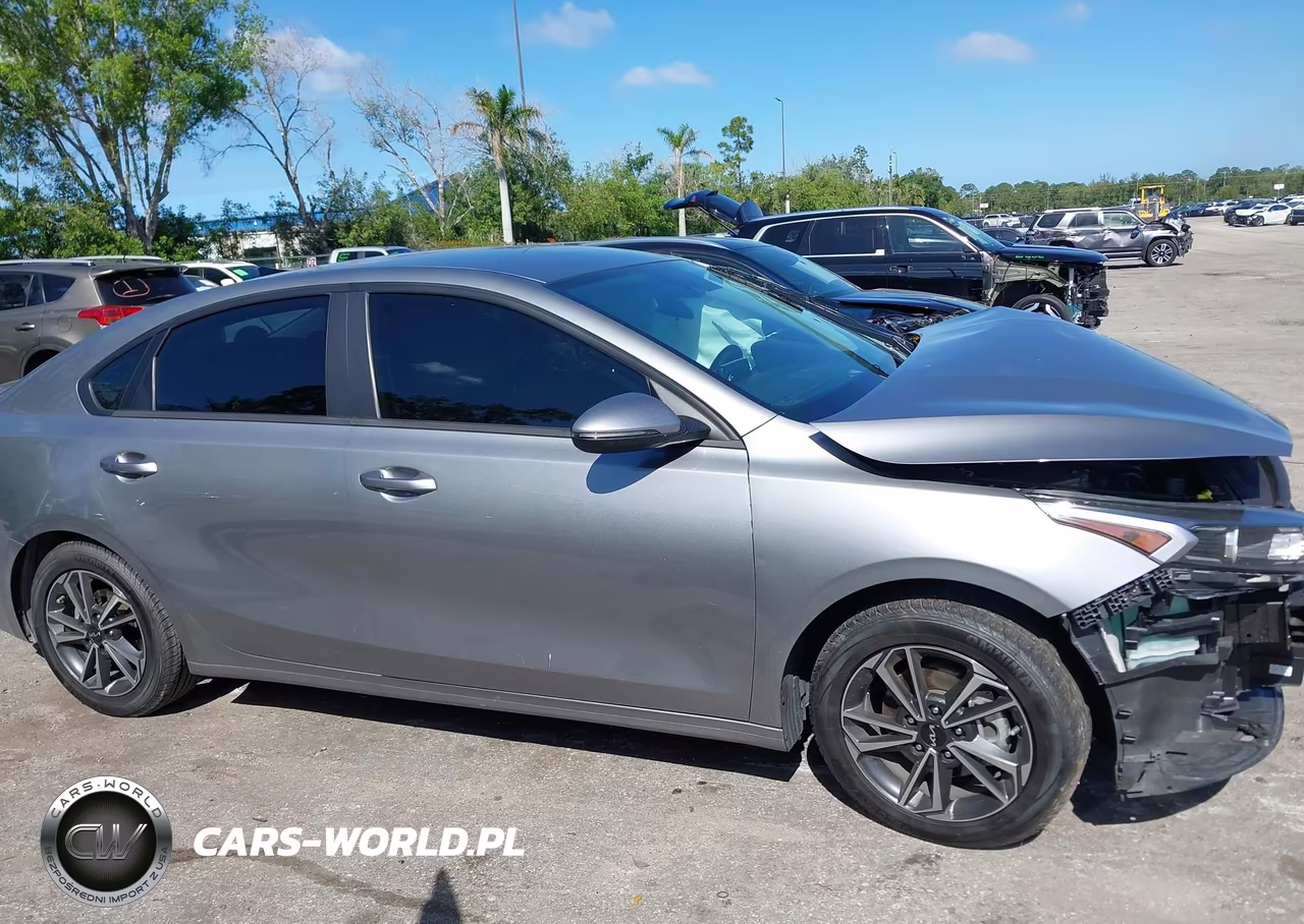 2024 Kia Forte Lxs VIN:3KPF24AD1RE720358 - 13