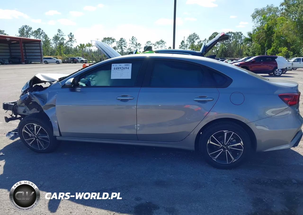 2024 Kia Forte Lxs VIN:3KPF24AD1RE720358 - 14
