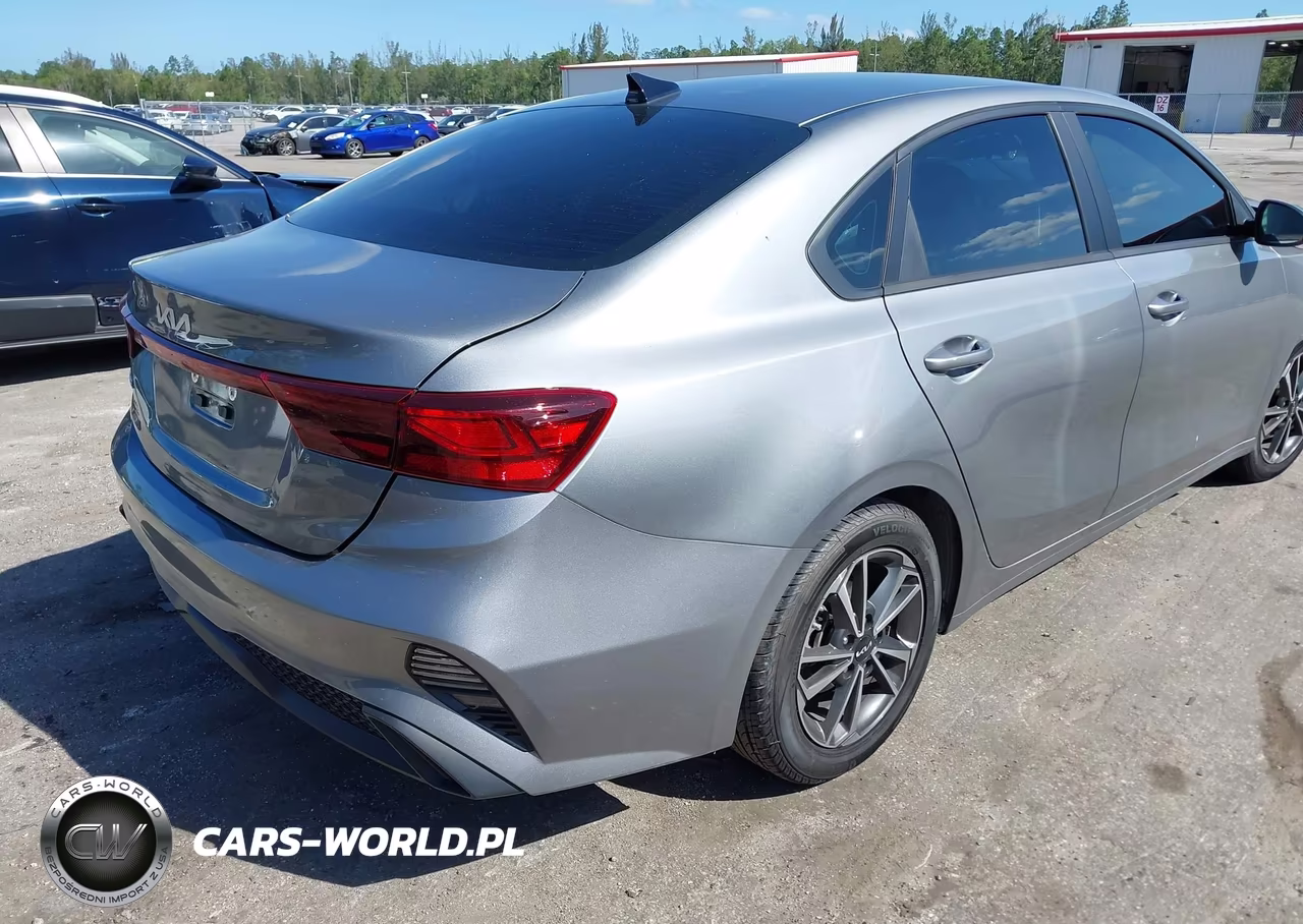 2024 Kia Forte Lxs VIN:3KPF24AD1RE720358 - 4